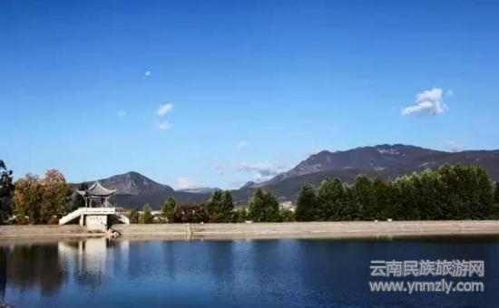 現(xiàn)在的水庫(kù)邊那片茂密的樹(shù)林，是好多新人拍婚紗的地方。