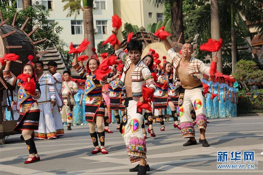 （云南頻道、客戶端）西雙版納舉辦民族民間傳統(tǒng)文化大游演